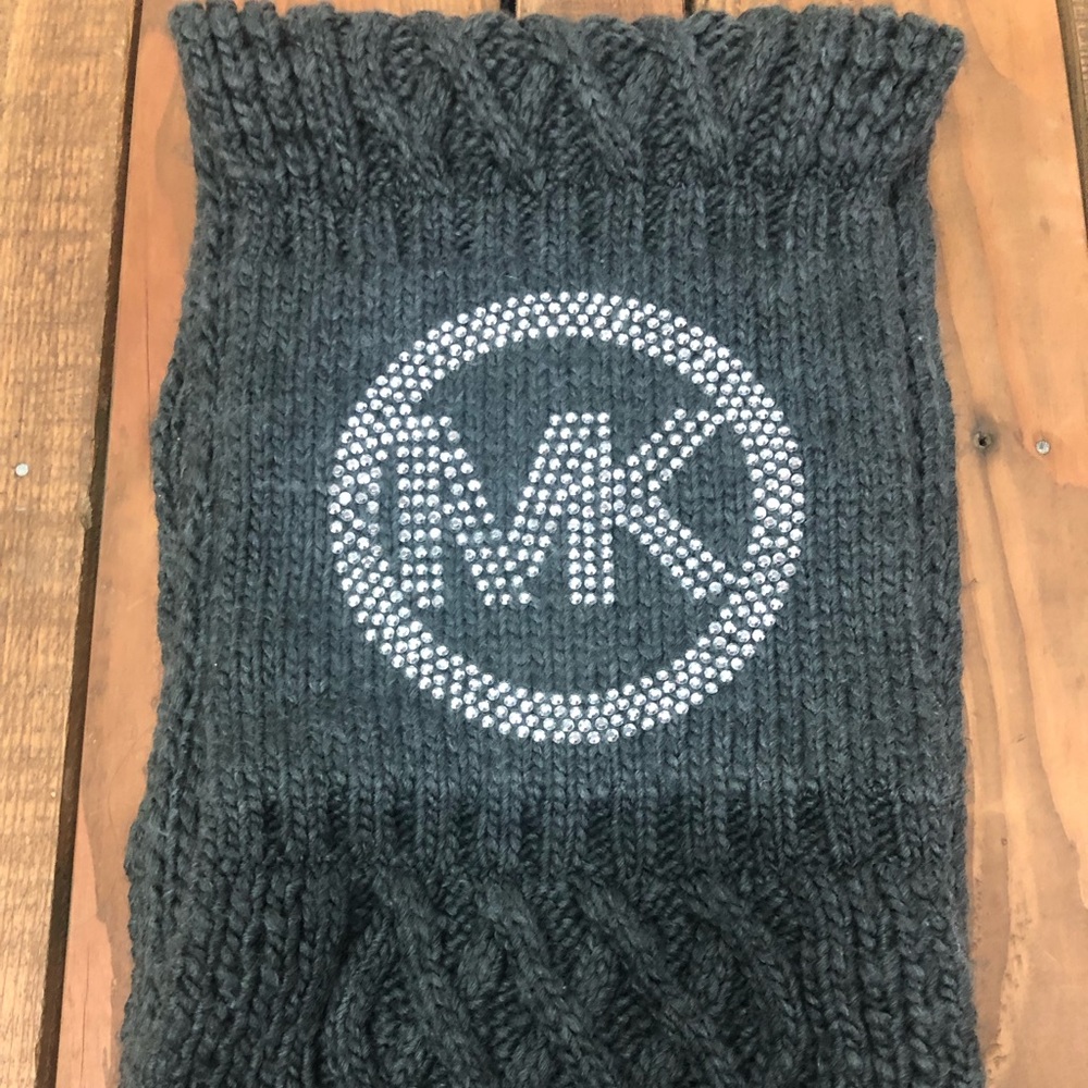 Michael Kors MK gray cable knit infinity scarf - Picture 6 of 9